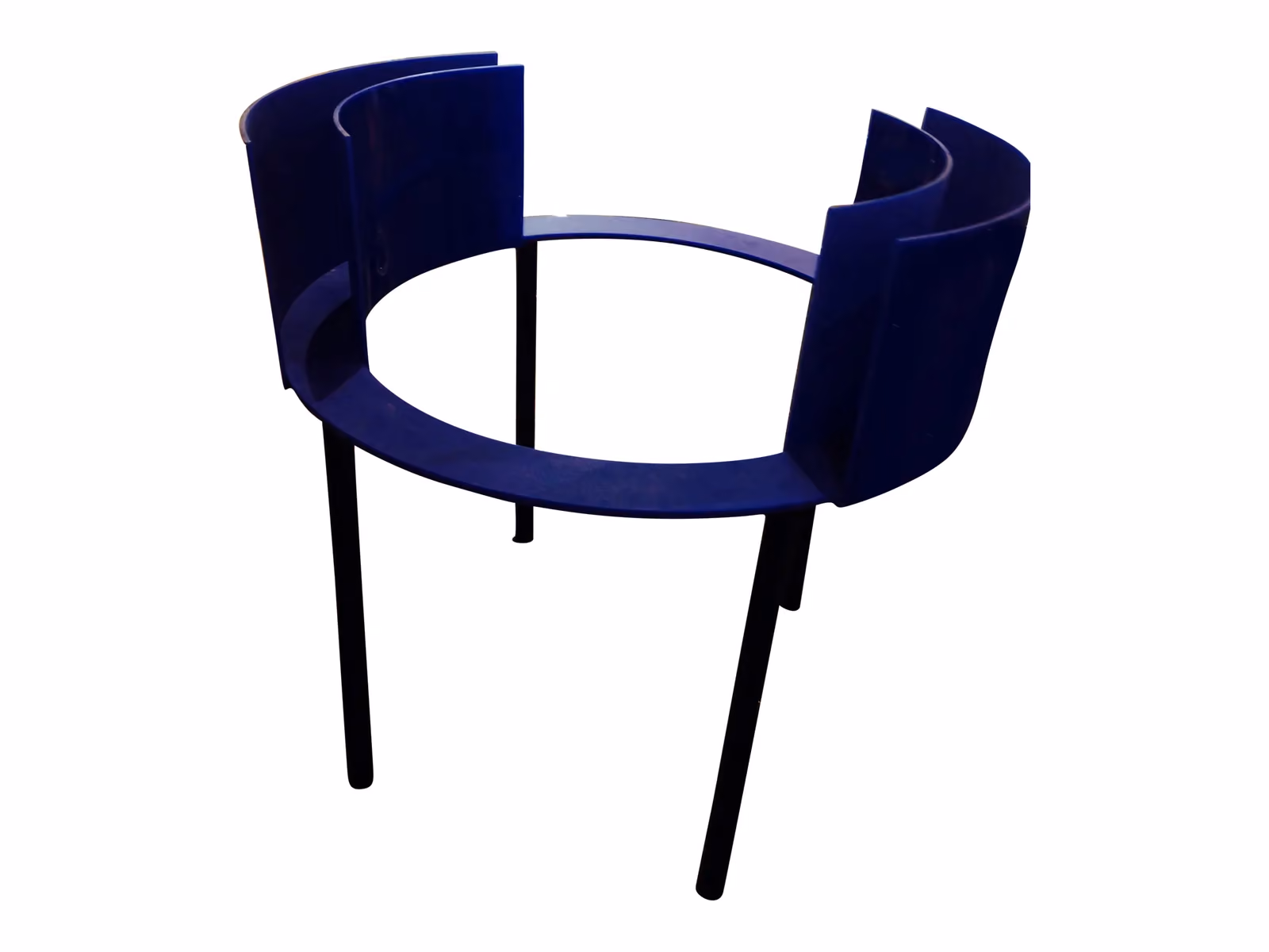 A blue ring-shaped maze raised on four black legs, with tall curved walls on two opposite quarters, on a white background