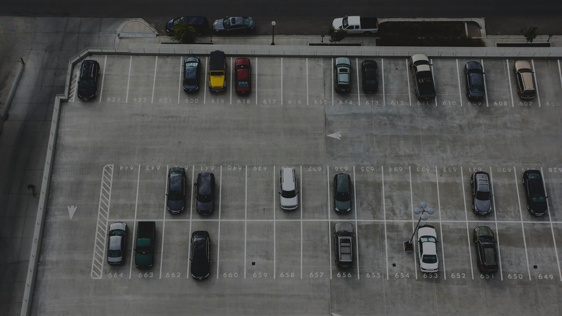 Example license plate recognition scene with an illustrative detection overlay