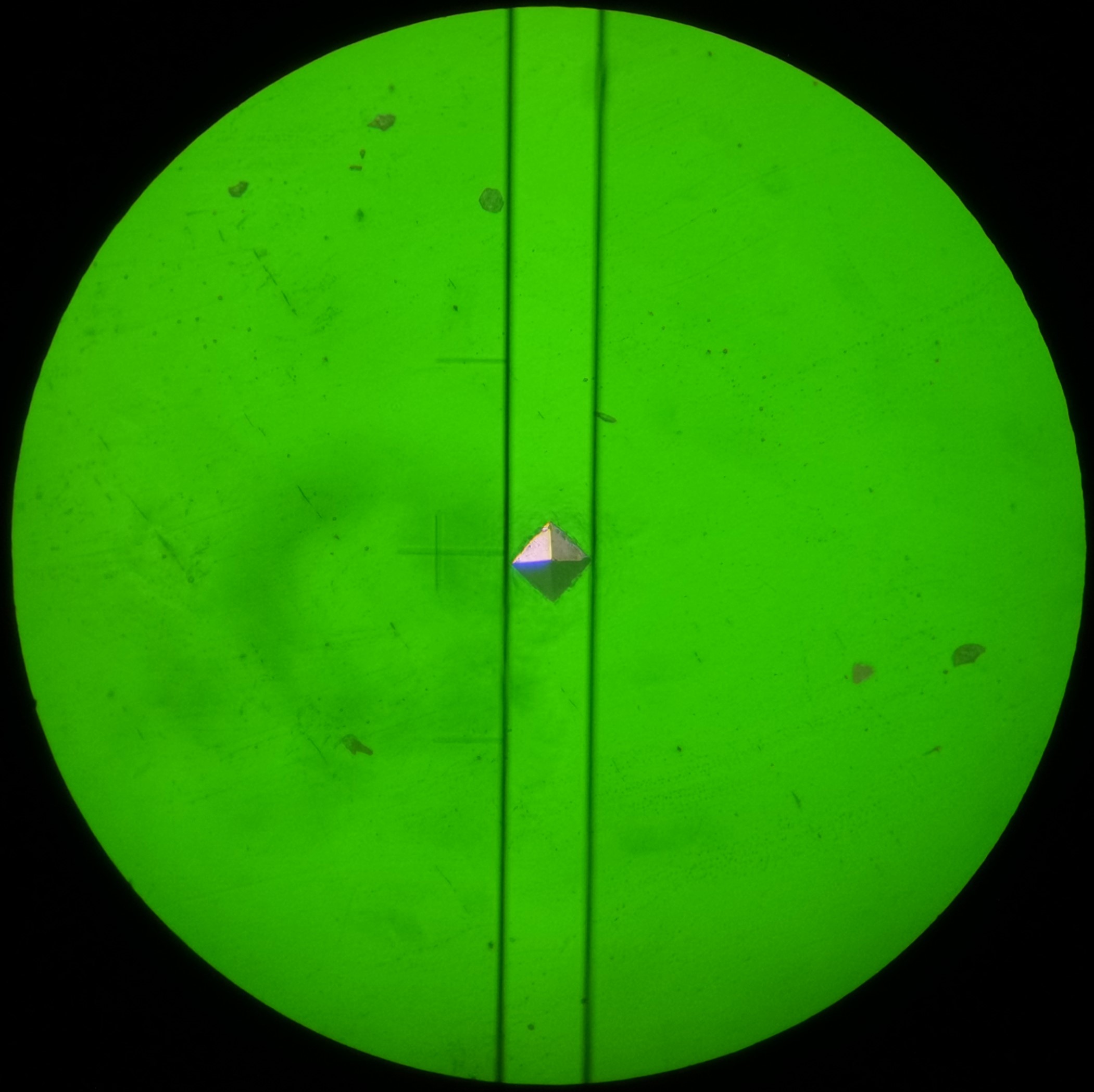 Vickers diamond indentation with measurable diagonals