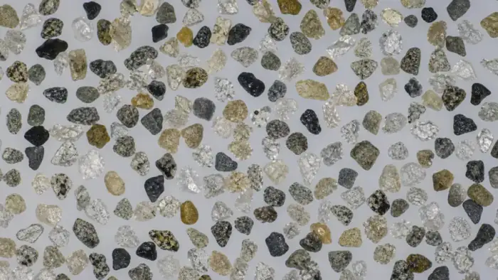 Crushed mineral grains for granular particle analysis