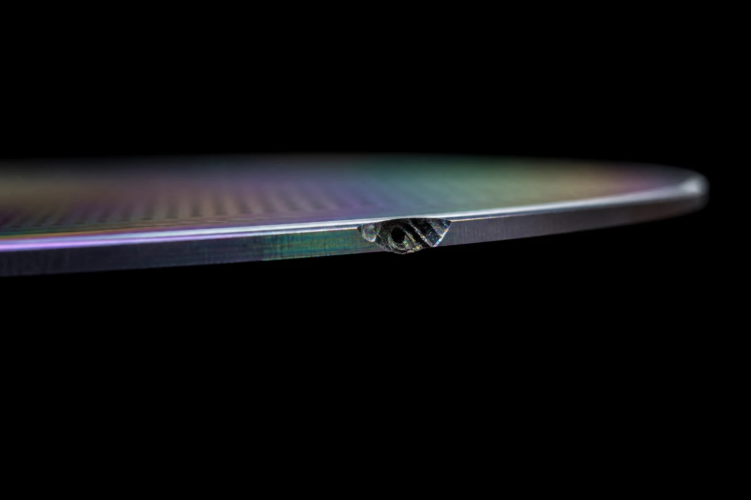 Illustrative side view of a silicon wafer edge with a small chip for edge and geometry inspection